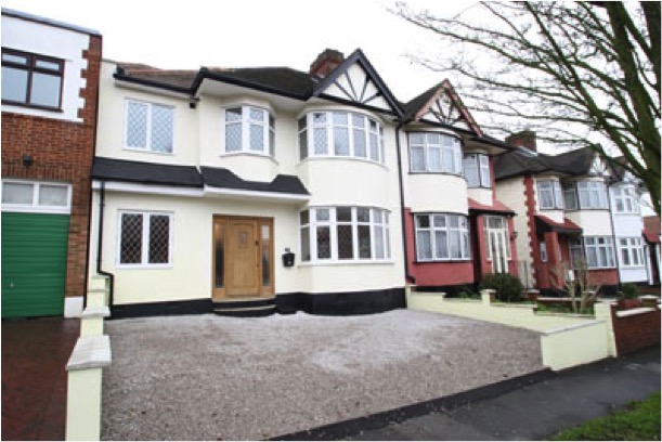 Rivington Ave, Woodford